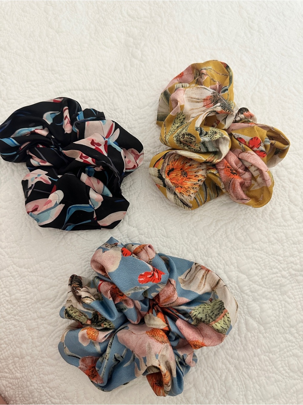 Anthropologie Avery Floral Silkie Scrunchie Set Blue, Yellow, Black - Picture 5 of 6